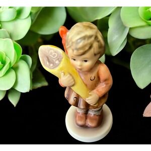 1992 Goebel Hummel A Sweet Offering Figurine 549‎ 3/0 Young Girl Vintage Decor